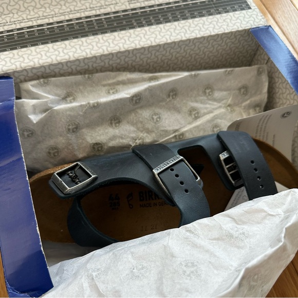 NEW Birkenstock - Milano Oiled Leather Insignia Blue
New - never worn - Picture 1 of 4